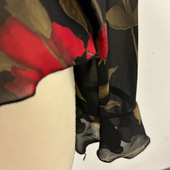 Gloria Vanderbilt Black and Red Ruffled Blouse - Picture 2 of 4